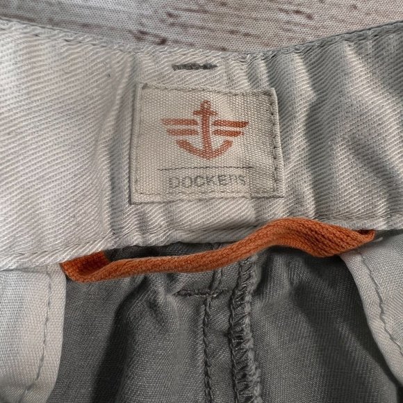 DOCKERS Shorts Men's Casual Fit Chinos Slash Pkts Button Closure Gray 33 - Picture 11 of 12
